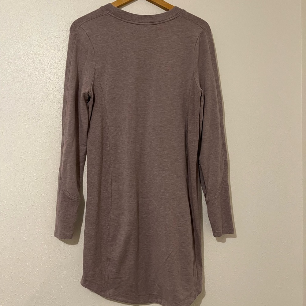 ATHLETA Woman's Long Sleeves Crew Neck Hi-Low Hem Top Oversized Purple Size M.